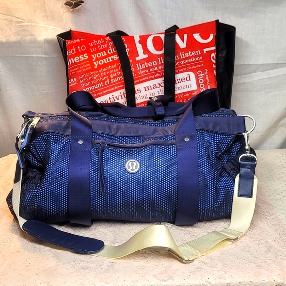 lululemon athletica Bags Lululemon Run On Duffle Bag Poshmark